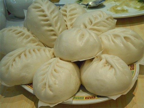 山东大包子技术培训内容包括:讲述包子的原料,配料的选取,初加工